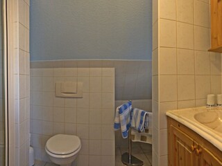 niedliches Bad mit Dusche