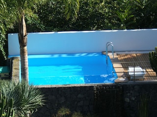 Der Pool in der Sonne . . . . .