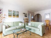 2 gemütliche Sofas im Wohnzimmer