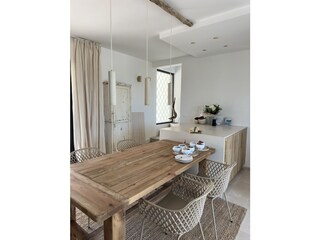 Essbereich mit Treppe in den 1 Stock