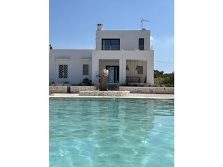 Pool mit Überlaufbecken