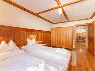 Blick vom Schlafzimmer auf den Wohnbereich