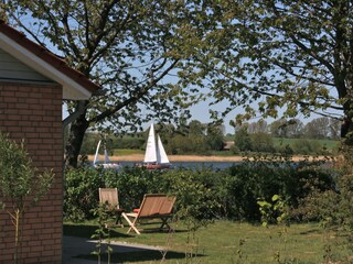 Kirschuferhaus Terrasse mit Schleiblick