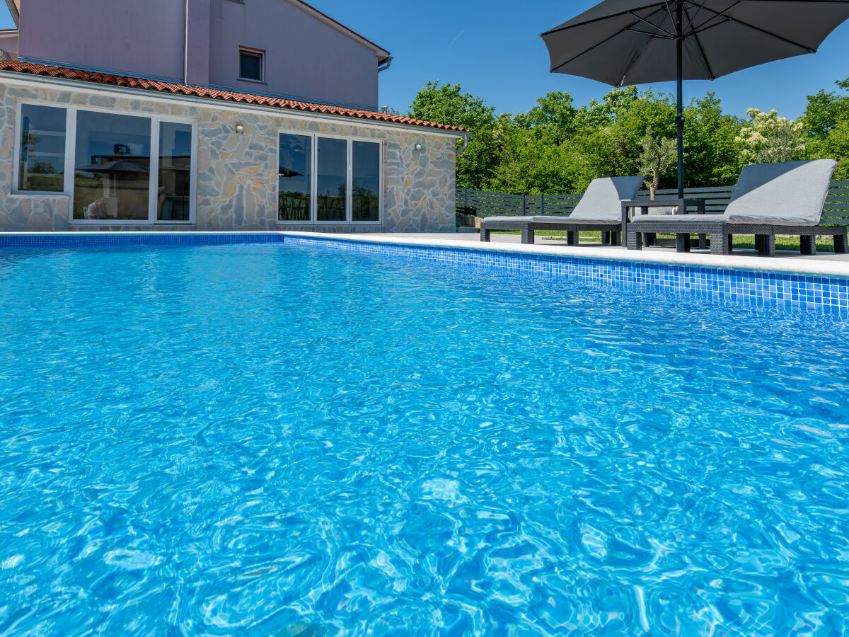 Apartamento de vacaciones Raša Grabación al aire libre 5