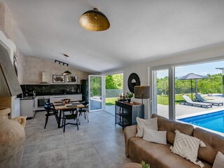 Die Innenräume sind hell und stilvoll