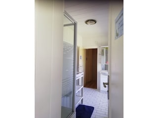 Crossing shower room