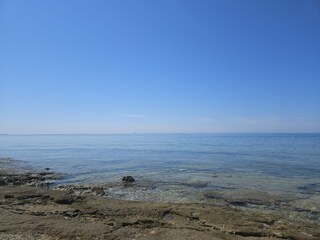 Strand, kristallklares Meer