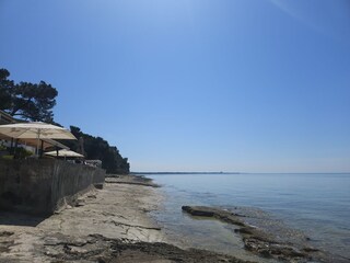 Strand, kristallklares Meer