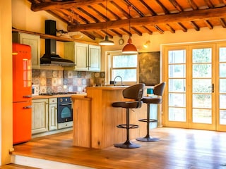 Gut ausgestattete Küche