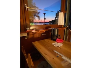 Beim Abendbrot den Sonnenuntergang genießen