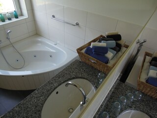 Badezimmer mit Whirlpool