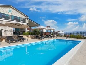Villa Andreja mit beheiztem Pool in Strandnähe