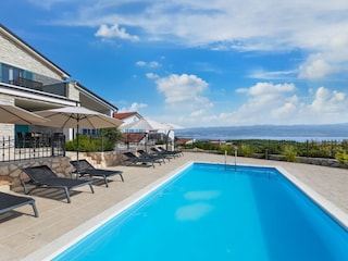 Villa Andreja mit beheiztem Pool in Strandnähe