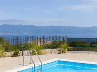 Villa Andreja mit beheiztem Pool in Strandnähe
