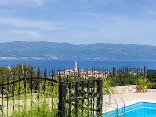 Villa Andreja mit beheiztem Pool in Strandnähe