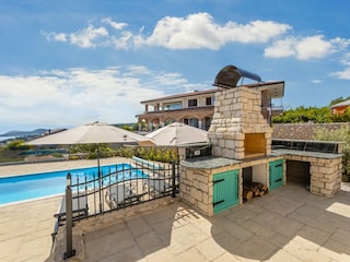 Villa Andreja mit beheiztem Pool in Strandnähe