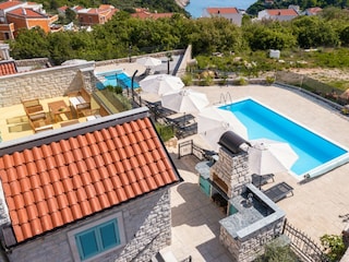 Villa Andreja mit beheiztem Pool in Strandnähe