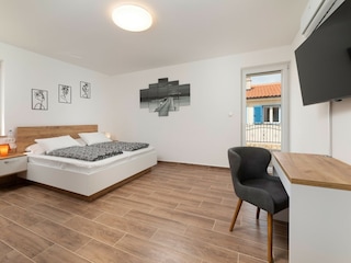 Villa Andreja mit beheiztem Pool in Strandnähe