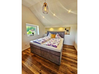 Gemütliches Schlafzimmer mit Wohlfühlatmosphäre