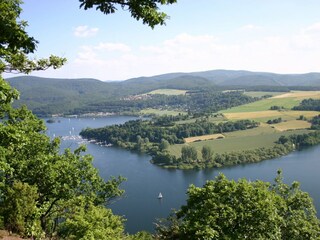 Edersee lädt zum Wandern ein