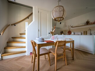 Wohnzimmer mit Esstisch