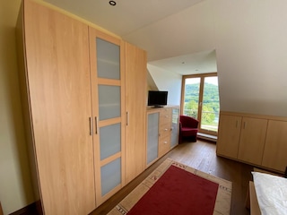 Bild Schlafzimmer mit Blick ins Moseltal