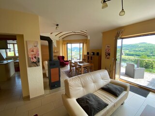 Wohnzimmer mit Zugang Südbalkon Moselblick