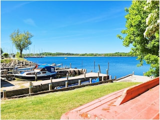 Fewo Boje mit Wassergrundstück und Bootsanlegestelle