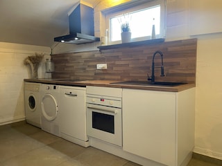 Zweite Küche mit Backofen, Induktionskochfeld