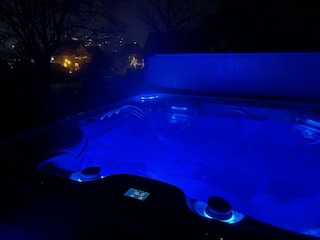 Whirlpool bei Nacht