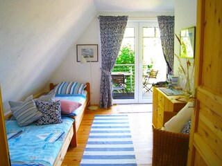 Schlafzimmer mit 2 Einzelbetten und Balkon