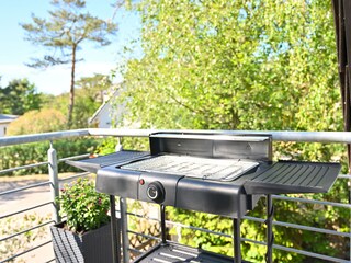 Möblierter Balkon mit Grill