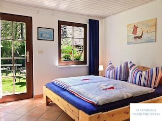 Schlafzimmer mit Gartenanbindung