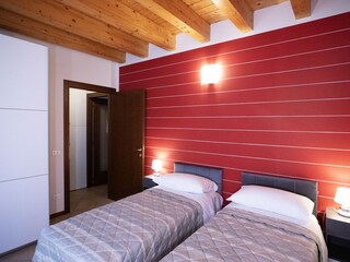 Schlafzimmer (option 2 Einzelbetten) mit sofa