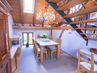 Essbereich (noch ohne lange Holz-Sitzbank)