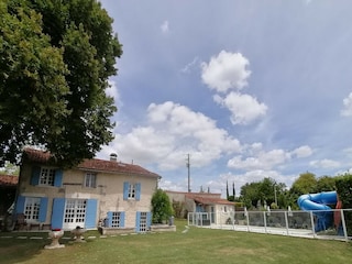 Vakantiehuis Lusignac  1