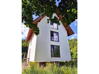 Blick von der Werra auf das Haus