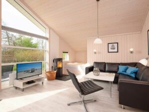 Ferienhaus mit Sauna, Kamin und Terrasse