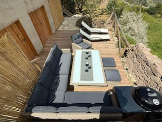 Der neue Loungebereich mit Blick in die Umgebung