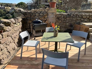 Diese Möbel sind mittlerweile auf der oberen Terrasse