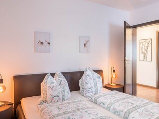 Schlafzimmer mit drei Betten