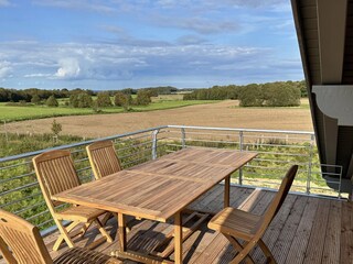 Eine von zwei Dachterrassen mit Blick bis zum Meer
