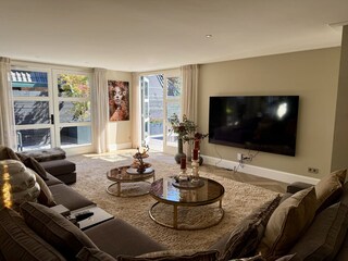 Wohnzimmer mit Terrassentür Casa Bergen