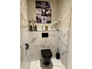 separates WC 1. Etage