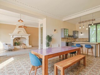 Villa Noves Features 16