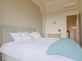 Villa Noves Features 24