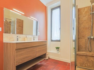 Villa Noves Features 33