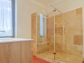 Villa Noves Features 34