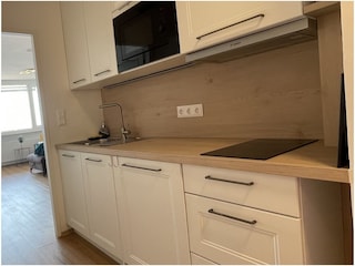 Küche mit Blick in Wohnraum