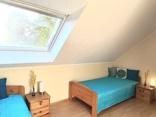 Schlafzimmer 3 im OG mit 2 Einzelbetten